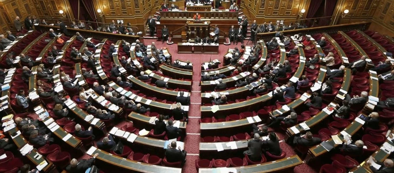 Η Γερουσία της Γαλλίας ενέκρινε το νομοσχέδιο για το εμβολιαστικό πάσο κατά του κορωνοϊού